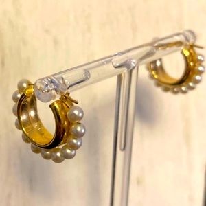 14K Circa 1996 Freshwater Pearl hoop earring